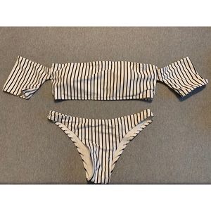 NWOT off the shoulder bikini!